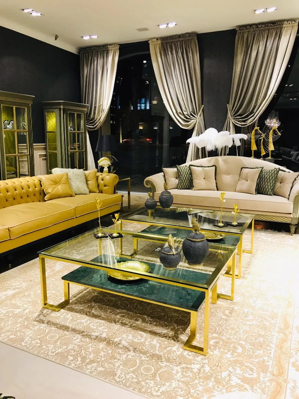 Showroom Salon, showroom photograph